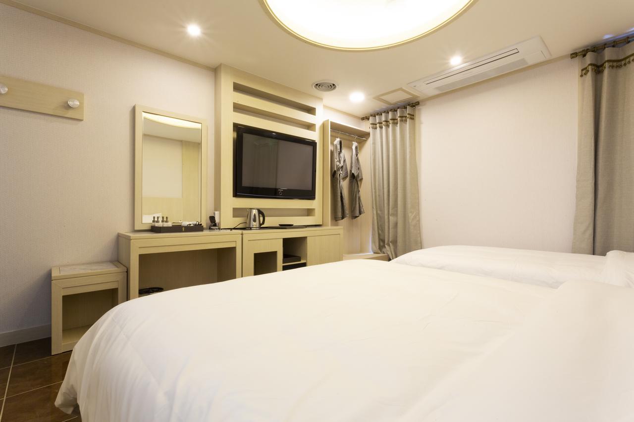 Khách sạn Tirol 3*